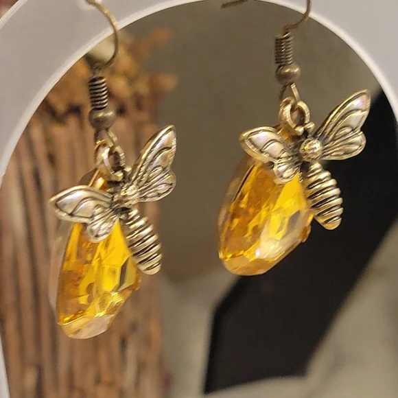 NIB Gold BEE 🐝Drop Earrings Brass French Hook  Yellow Crystal - Picture 4 of 5